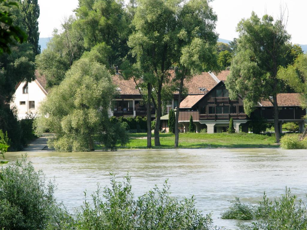 Waterfront Hotel Szentendre Ngoại thất bức ảnh