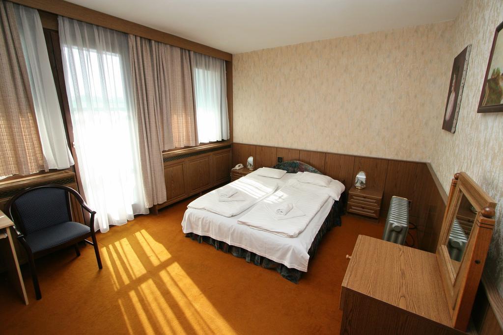 Waterfront Hotel Szentendre Ngoại thất bức ảnh